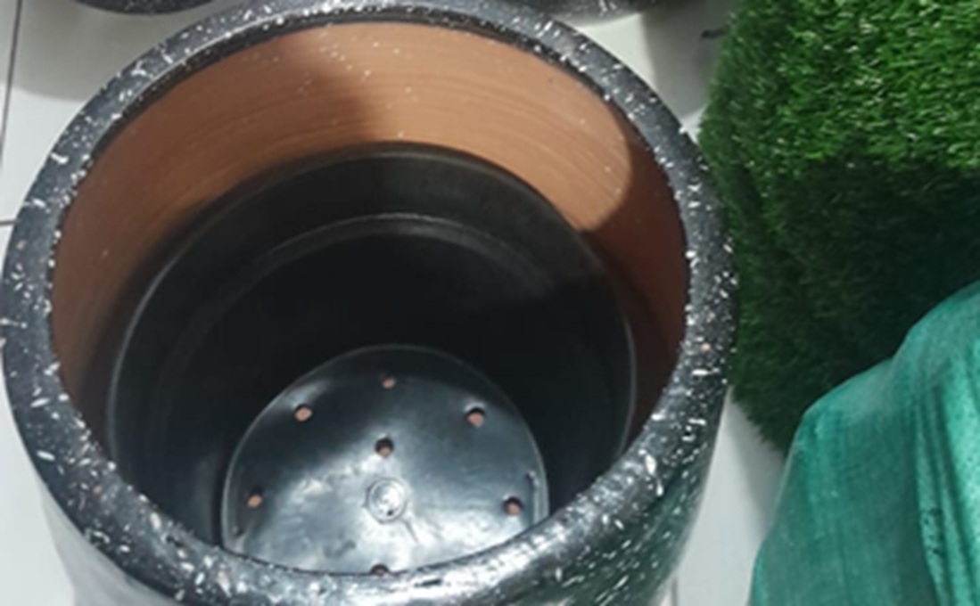 pot hitam totol